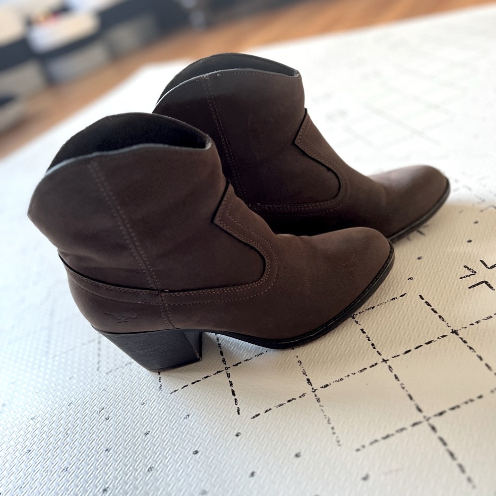 Like new rocket dog booties